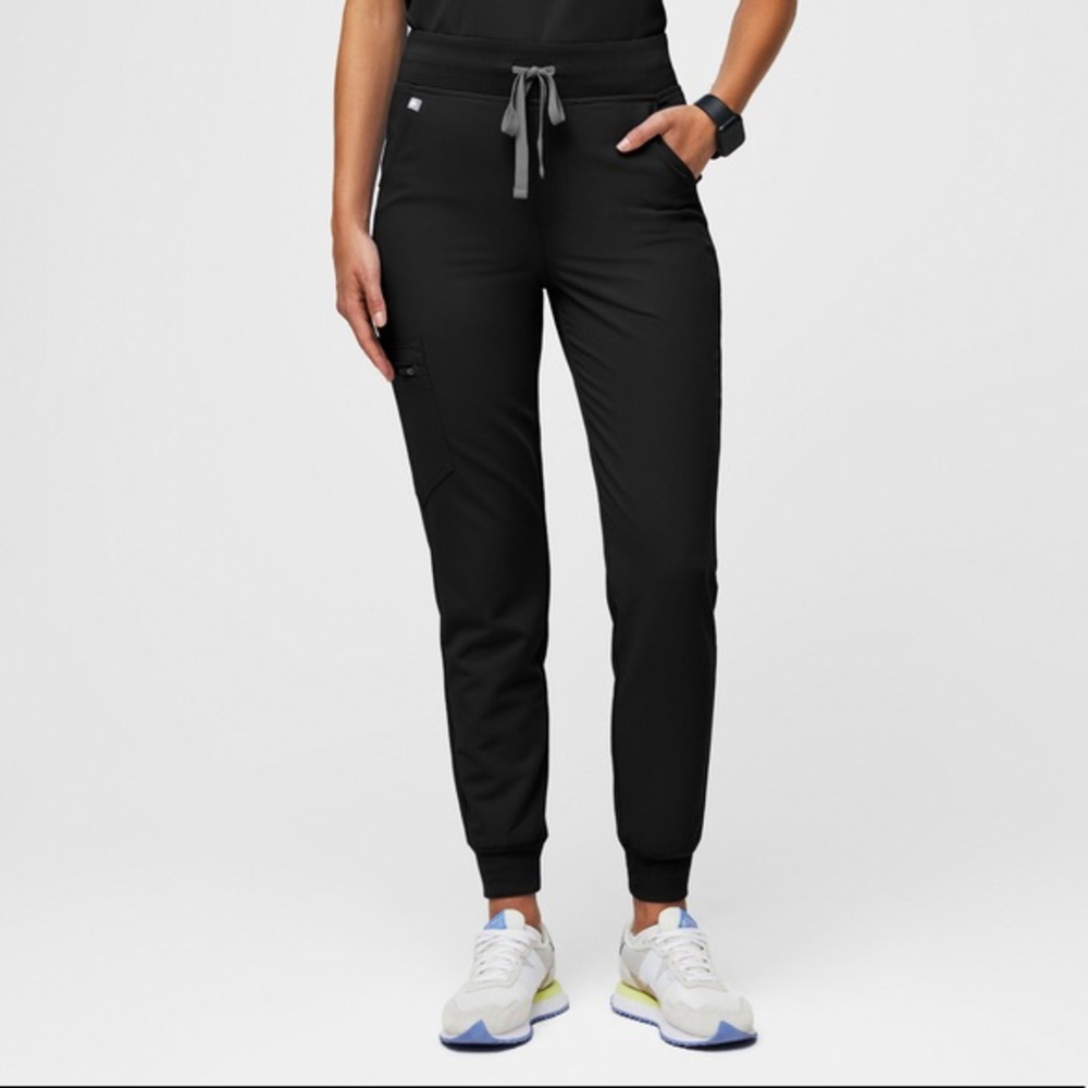 FIGS Women's Black Zamora™ High Waisted Jogger Scrub Pants - XXS Petite / Black